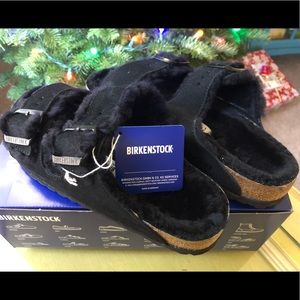 Arizona Genuine Shearling Sandal
Birkenstock s8